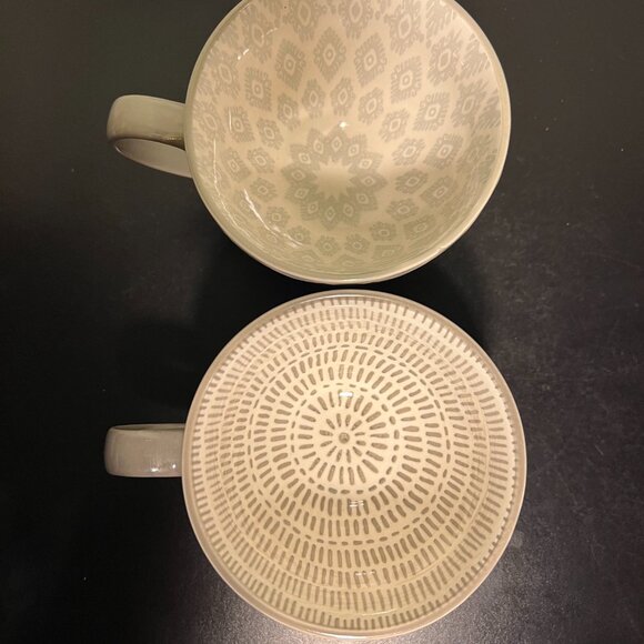 Two (2) SIGNATURE HOUSEWARES Mauve Gray Textured Embossed Pedestal Footed Cups - Picture 3 of 15